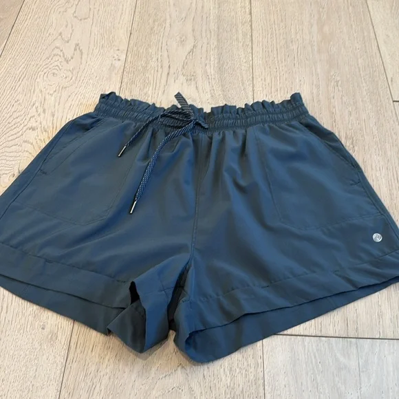 Apana Yoga Paperbag Waist Shorts in Size Large - Picture 10 of 10
